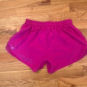 Lululemon Hotty Hot Low rise short 4"